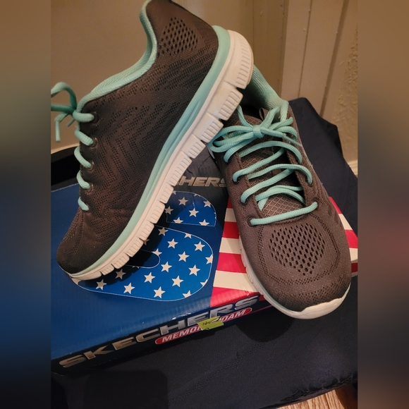 LAST CHANCE 👉🏻👉🏻 Sketchers Grace Sneakers - Picture 1 of 6